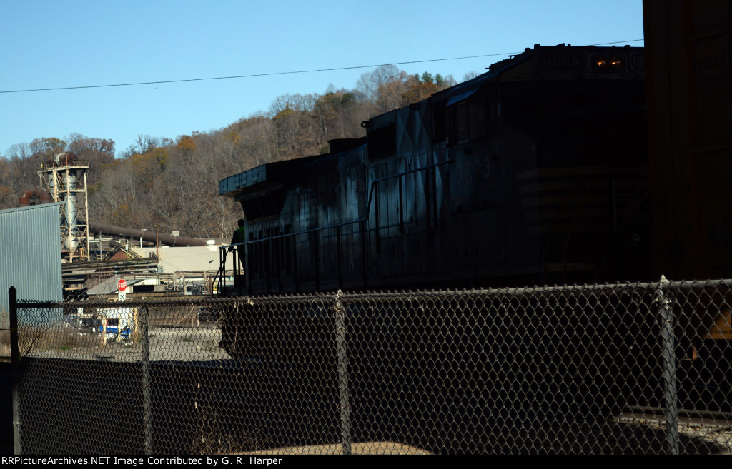 NS yard job E19 is in the shadow of the John Lynch bridge (VA 163) as it eases into the yard to deliver cars to CSX